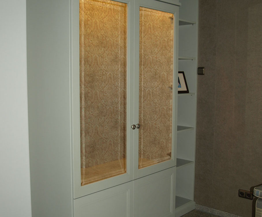 Schrank beleuchtet